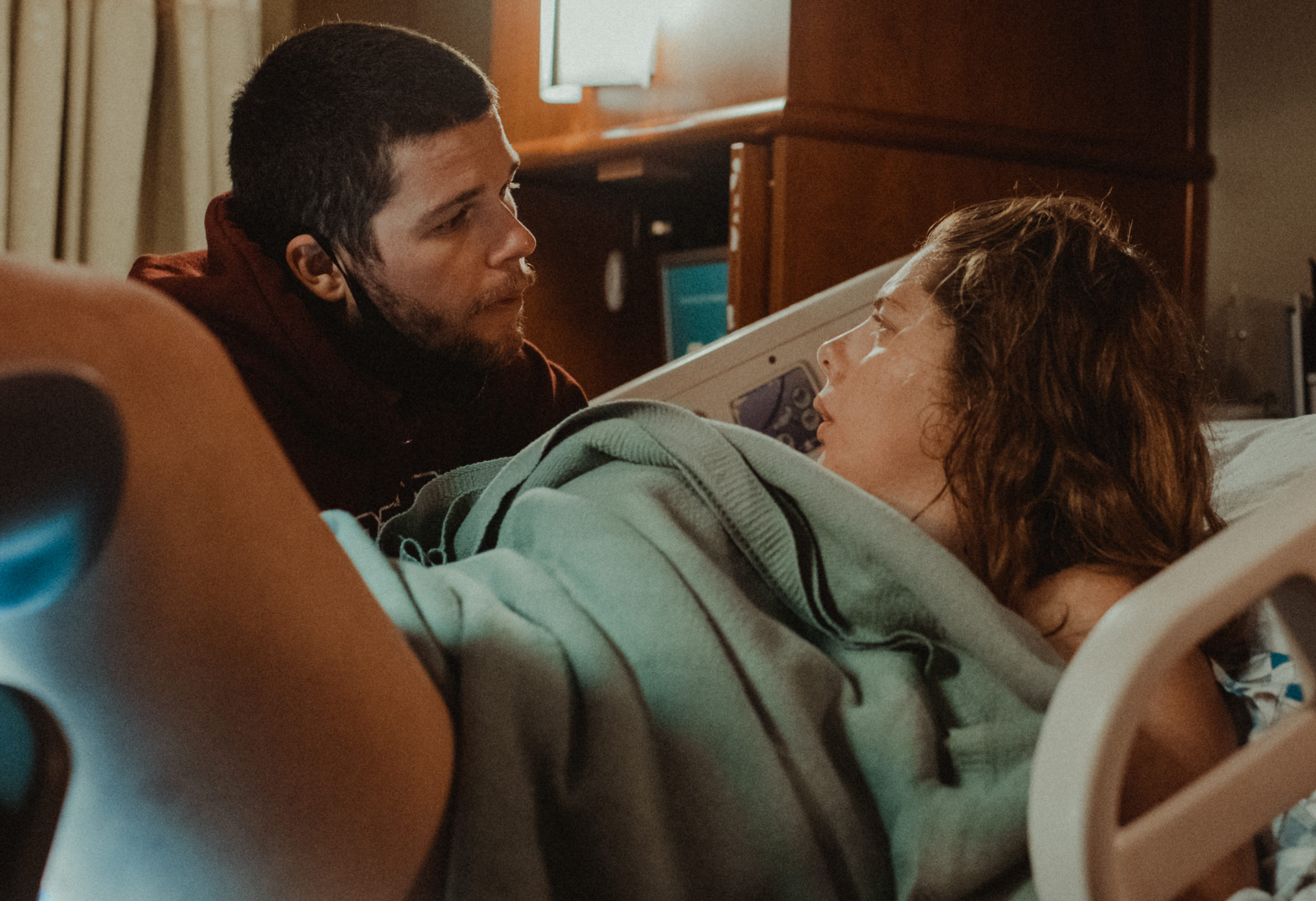 A husband helps his wife breathe during birth in a hospital meredith mccann photography